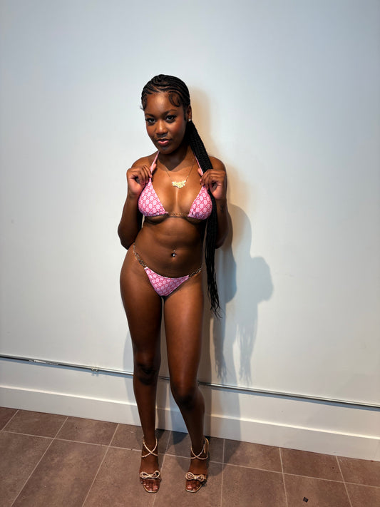 Pretty in Pink Bikini 💕