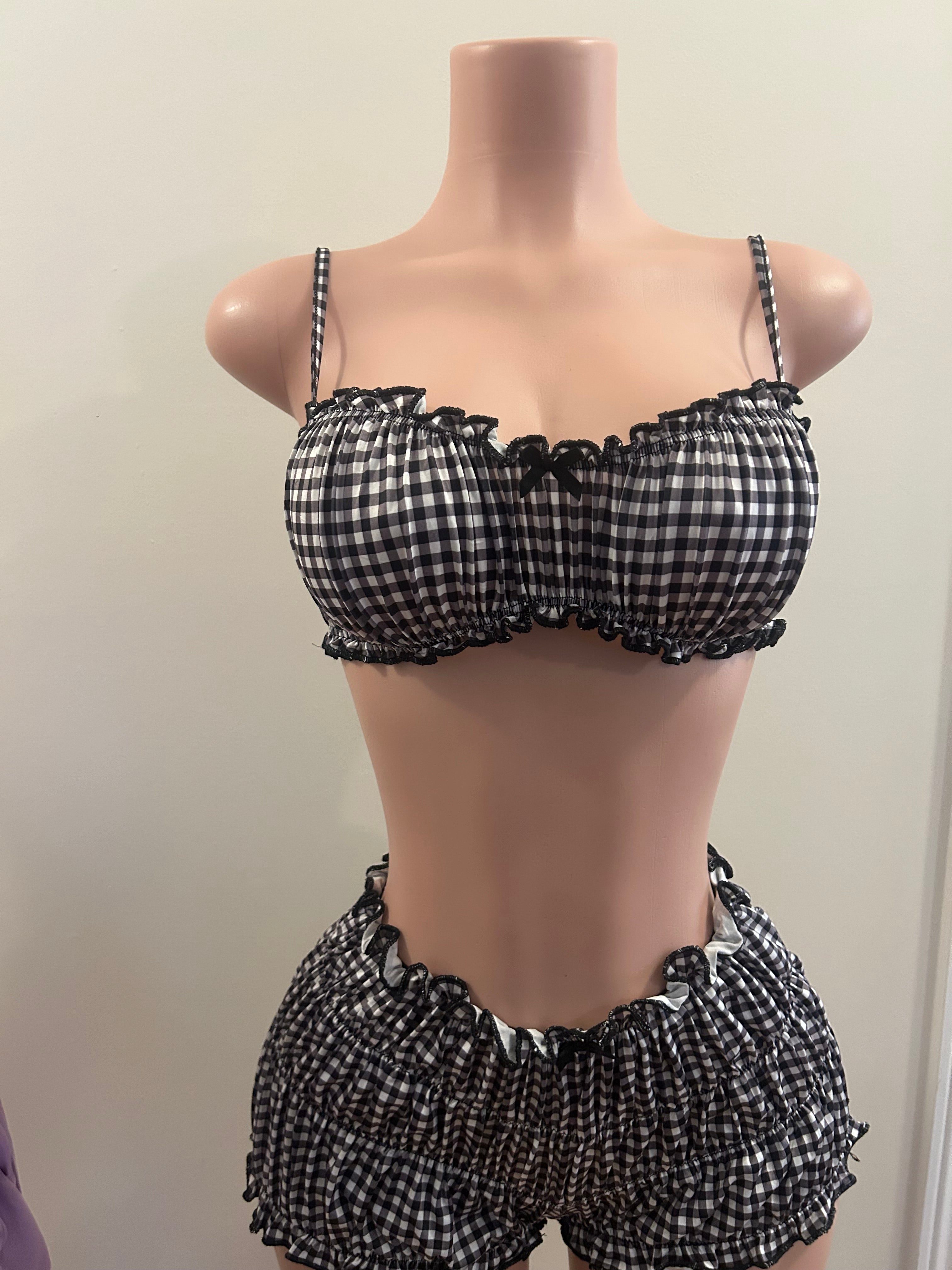 Gingham Ruffle Lounge Set 🖤🤍